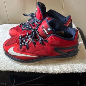 Lebron James 11 Low Independence Day Size 8.5 red white blue 642849-614